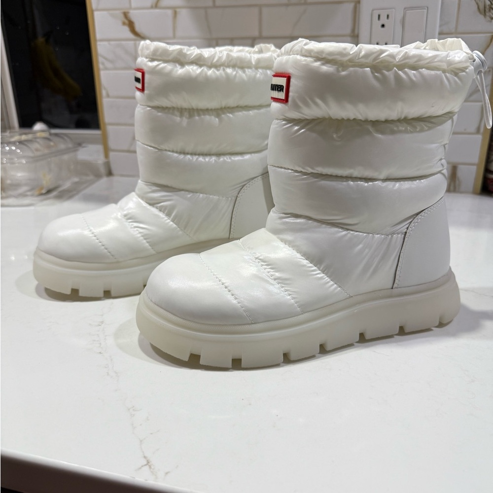 HUNTER  Women's Maribel Lug Sole Insulated Waterproof Snow Booties SIZE 6M